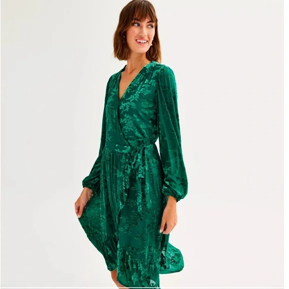 Draper James Velvet Burnout Wrap Dress M NWOT - Picture 2 of 16